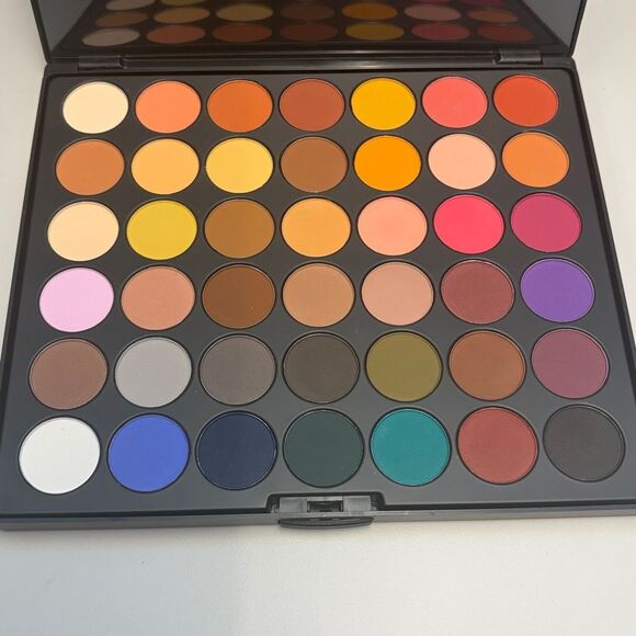 BH Cosmetics Ultimate Matte 42 Color Shadow Palette New - Picture 3 of 4
